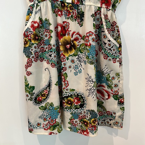 Vintage style floral print dress with pockets. - Picture 4 of 4
